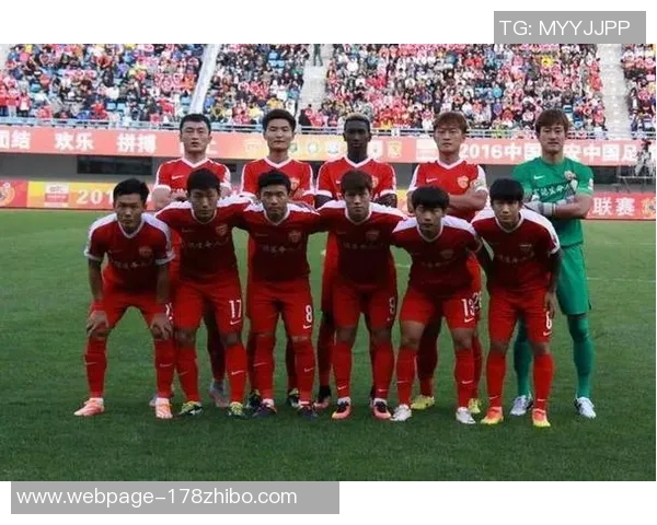 上海足球队在足球耐力排行榜中荣登第五名展现出强劲实力与潜力 上海足球队在足球耐力排行榜中荣登第五名展现出强劲实力与潜力